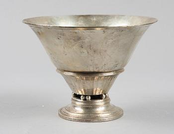 SKÅL PÅ FOT, silver, Anders Nilsson, Lund, 1944, vikt 358 gr.