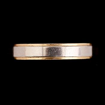 RINGAR, 2 st, 18 k guld o vitguld. Total vikt 7 g.