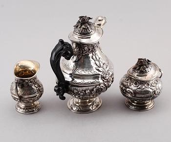 KAFFESERVIS, 3 delar, silver 835, möjligen Tyskland, omkring år 1900. Vikt ca 1025 g.