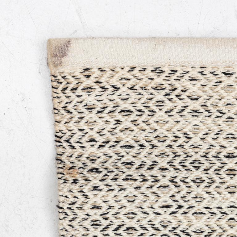 Matta, 390 x 240 cm., modern tillverkning.