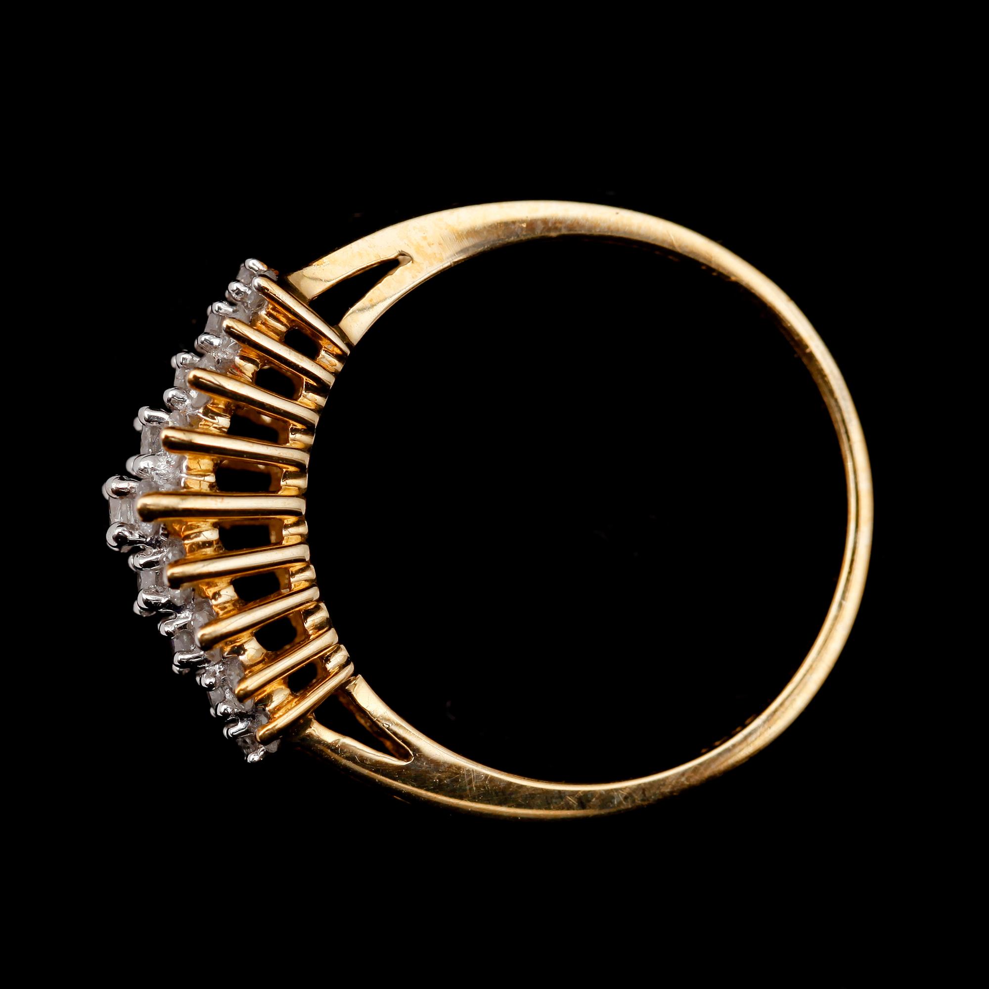 RING, 10 k guld/vitguld, diamanter tot 0.51 ct.