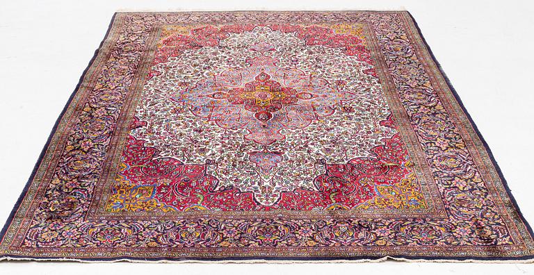 A carpet, oriental silk, approx. 269 x 184 cm.