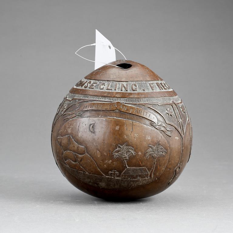 SJÖMANSARBETE, kokosnöt, utförd med anledning av Fregatten Vanadis världsomsegling 1887-88.