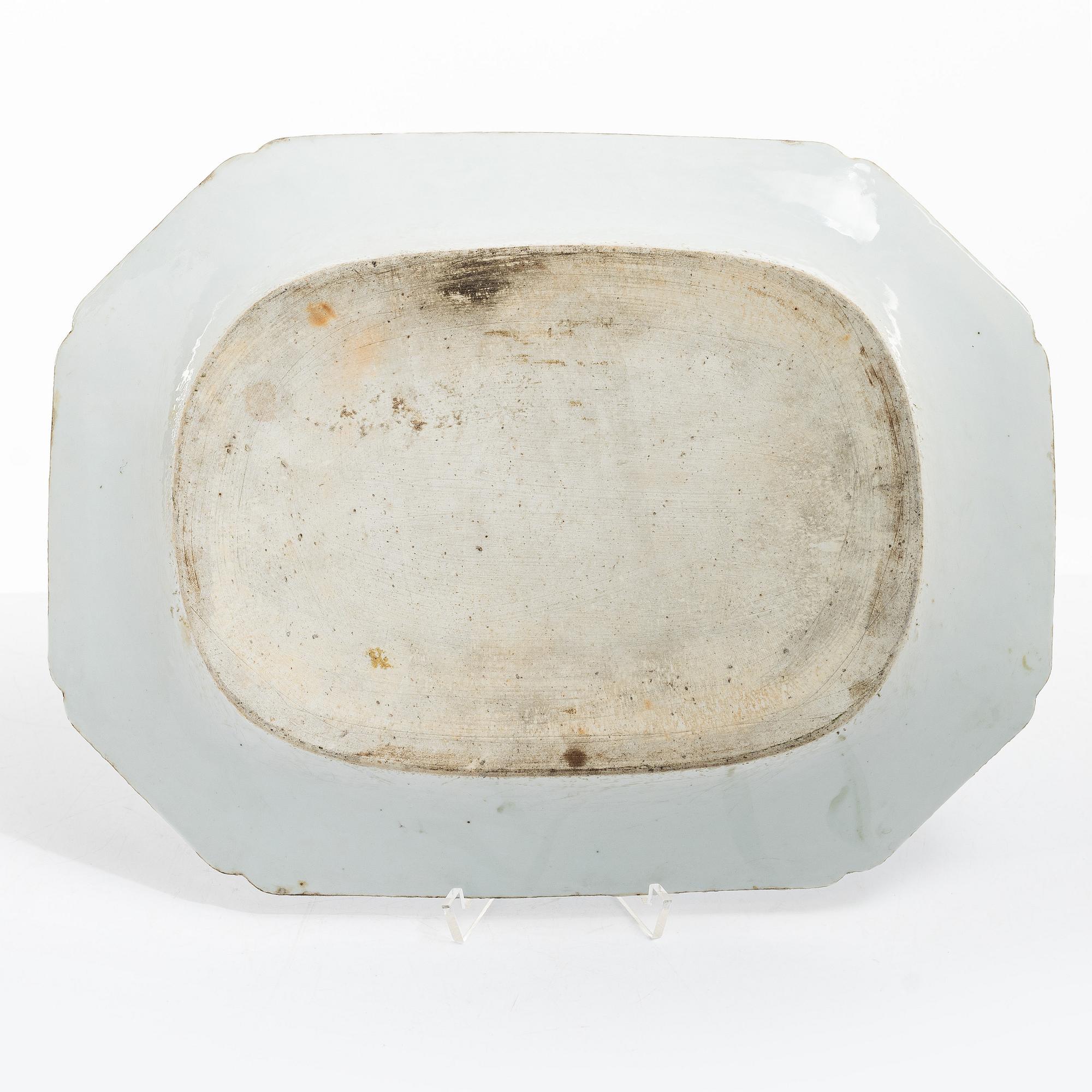 Stekfat, kompaniporslin. Qingdynastin, Qianlong (1736-95).