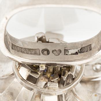Claës E. Giertta, a ring 18K white gold with sapphire and brilliant-cut diamonds, Stockholm 1977.