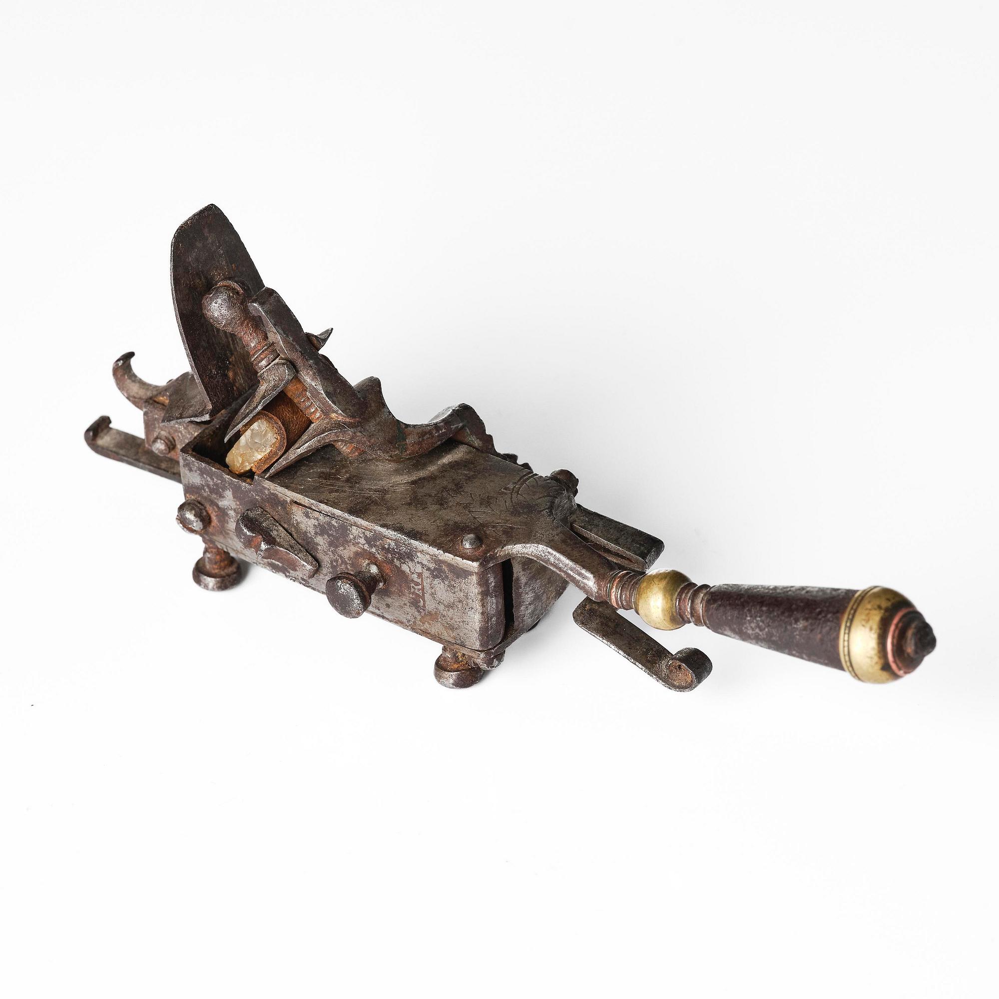 A mechanical flintlock igniter, later part 18th century/early19th century.
