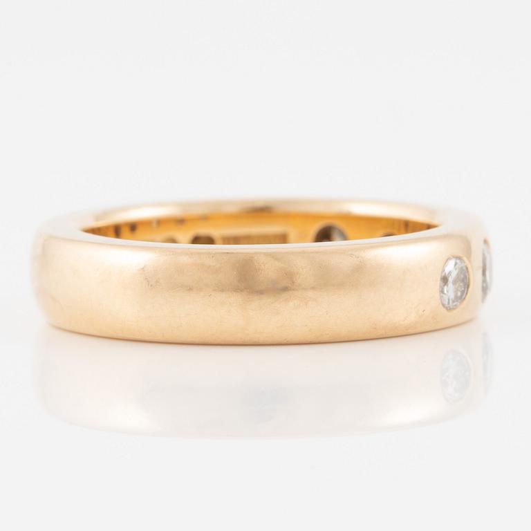 Ring, 18K gold with five brilliant-cut diamonds.