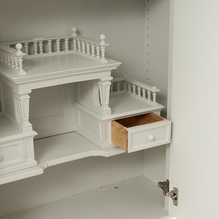 Kakelugnsskåp, 2000-tal, modern tillverkning.