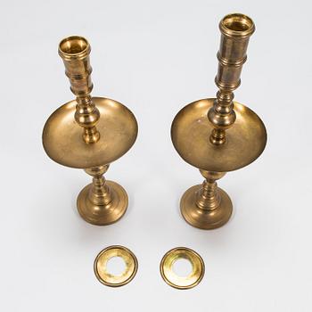 Golvljusstakar, ett par, mässing, 1900-tal.