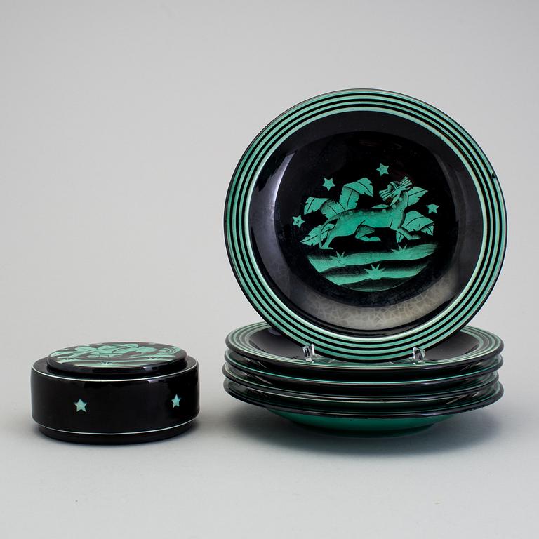 5 plates and 1 lidded box of the "V series" by Ilse Claesson for Rörstrand, 1930´s.