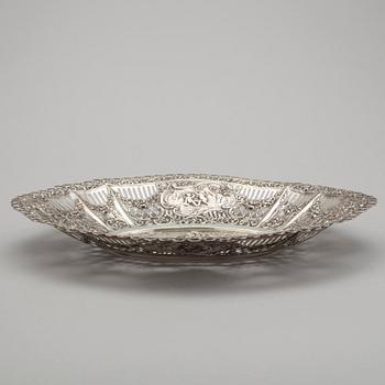 GALLERFAT, silver, Tyskland med svenska imporstämplar, omkring sekelskiftet 1900. Vikt ca 562g.