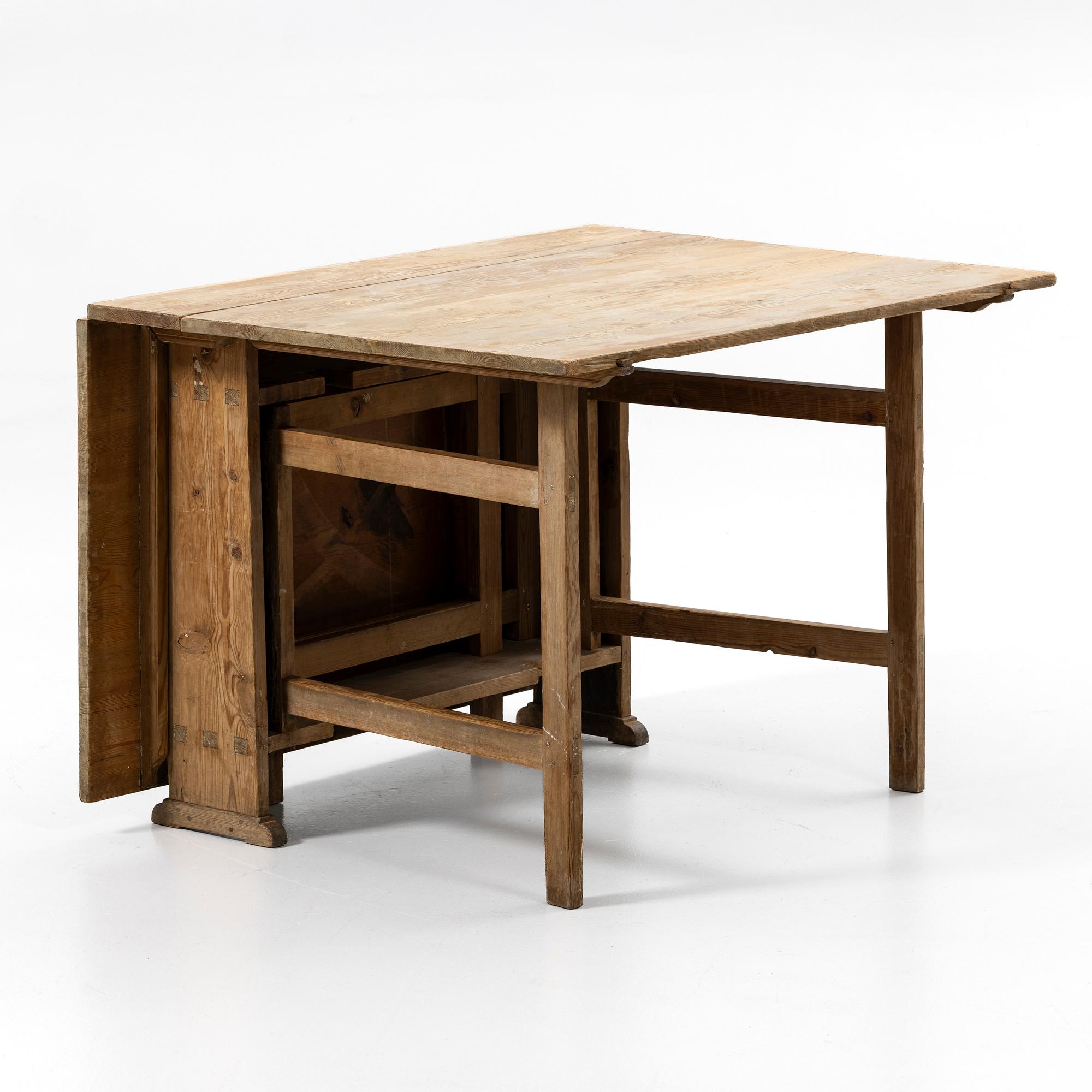Drop-leaf table, 19th century.