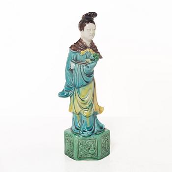 A Chinese porcelain figure of an elegant lady, 20th century.