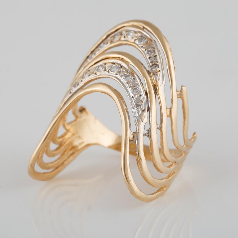 RING, 14K guld med åttkantslipade diamanter. Vikt 3,6 gram.
