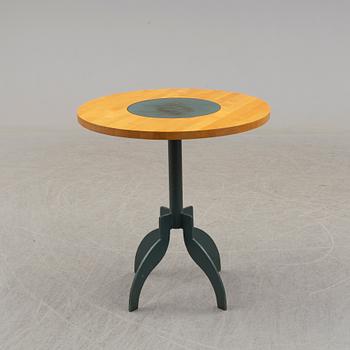 A round "triptyk II" table by Jonas Bohlin for Källemo.