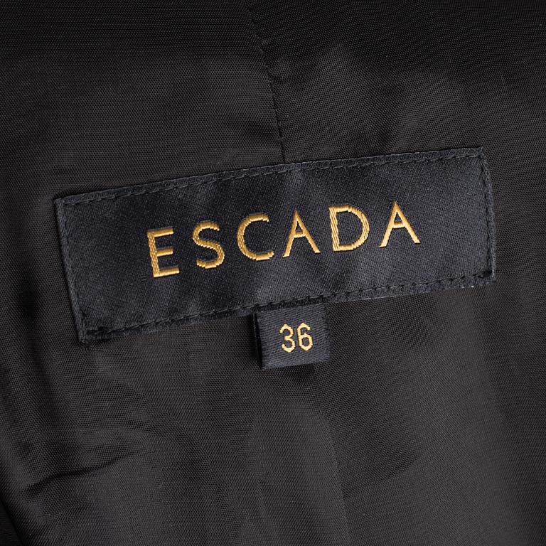 KAVAJ, Escada.