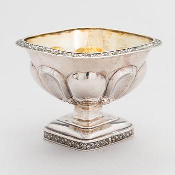 A footed parcel-gilt silver bowl, Saint Petersburg, assay master Aleksandr Jaschinkov, 1795-1825.