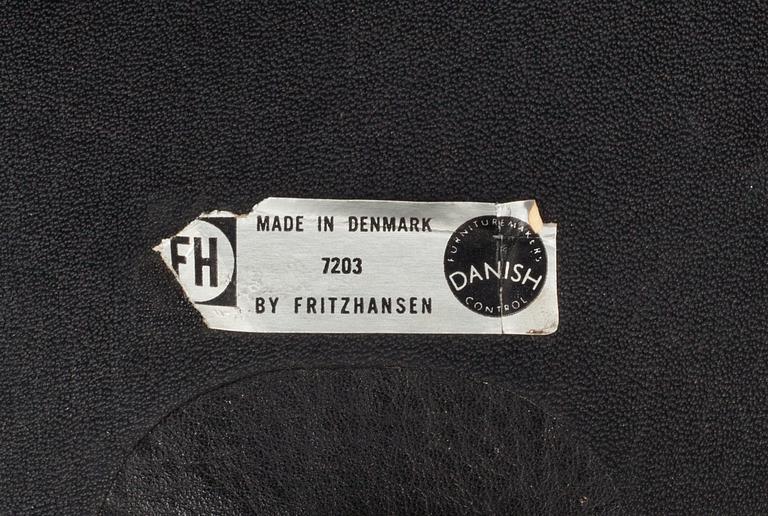 FÅTÖLJ, "Svanen" av Arne Jacobsen för Fritz Hansen, Danmark.