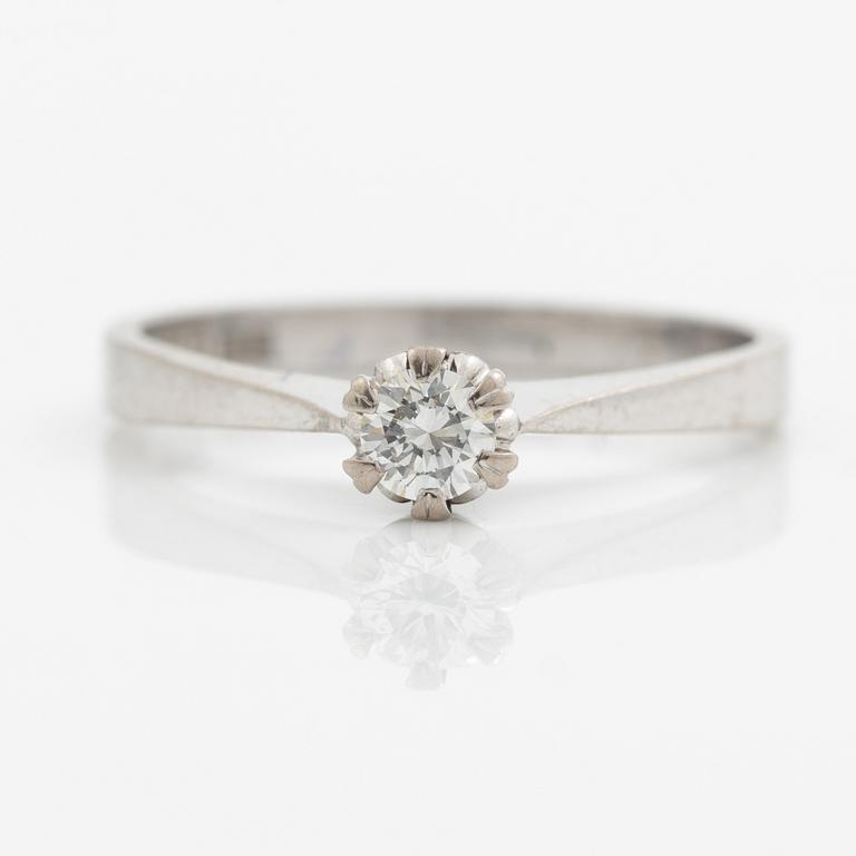 Ring, 18K white gold with brilliant-cut diamond.