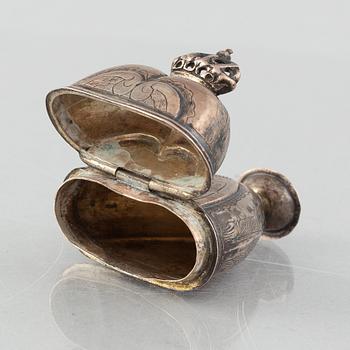 Snusdosa samt hjärtformad dosa, ostämplade, Skandinavien 1700-1800-tal.