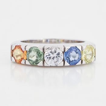 A 14K gold ring set with faceted sapphires ca. 3.18 ct in total.