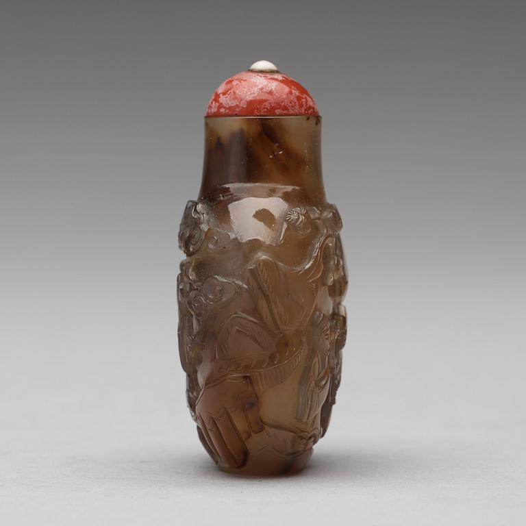 An Agathe snuff bottle, presumably late Qing dynasty.