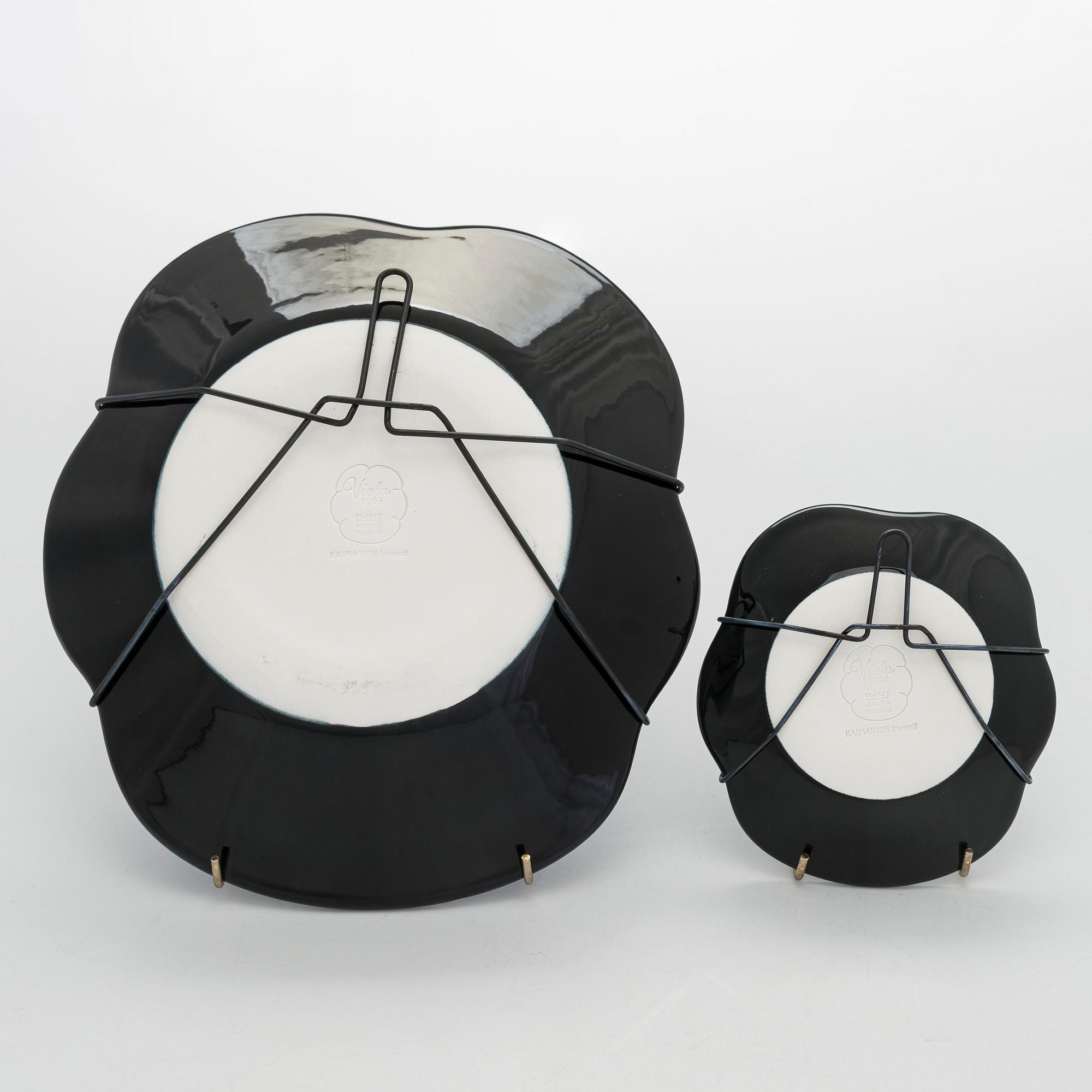 Birger Kaipiainen, two decorative ceramic "Viola" dishes,  stamped, Arabia, late 20th century.