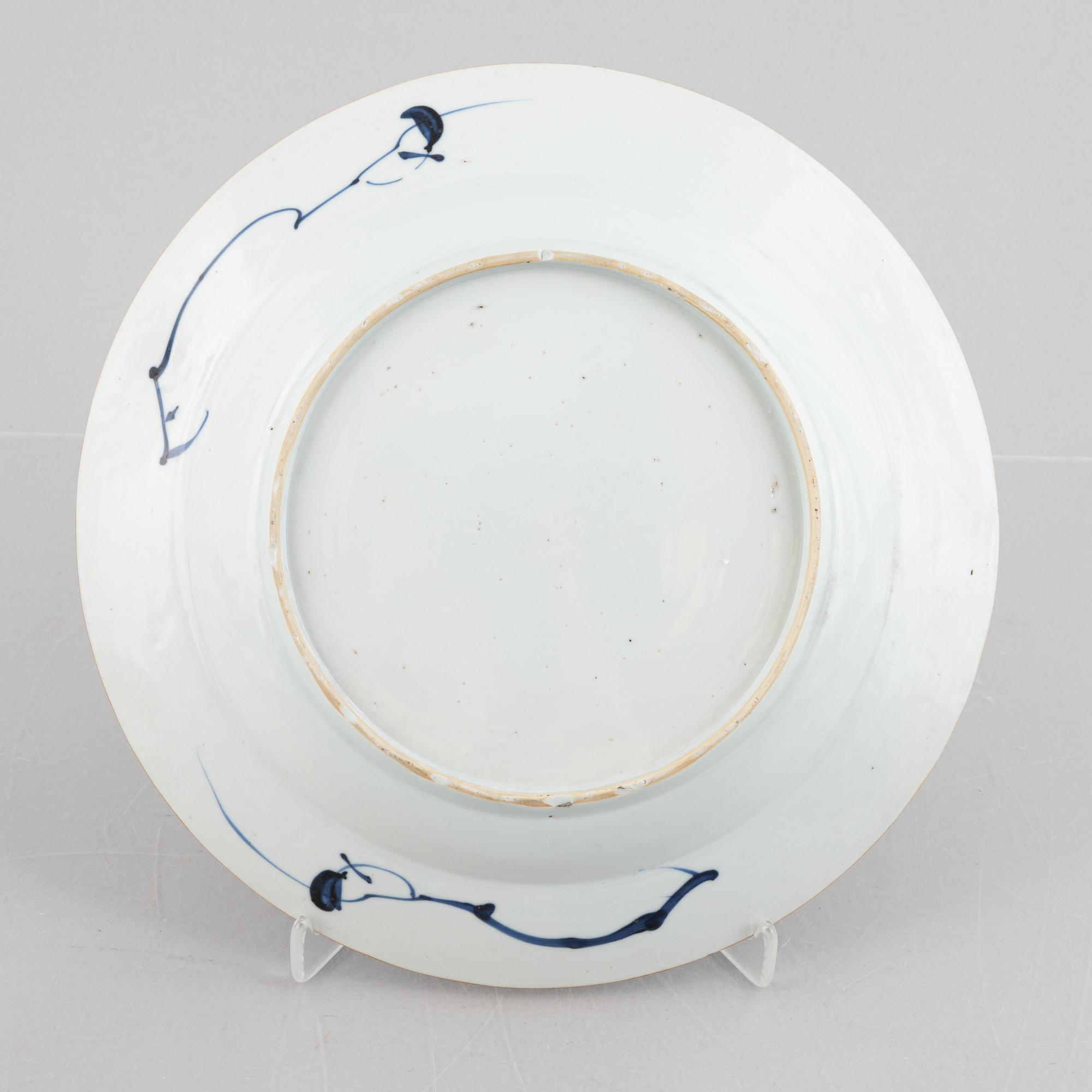 A blue and white serving dish, Qing dynasty, Yongzheng (1723-35).