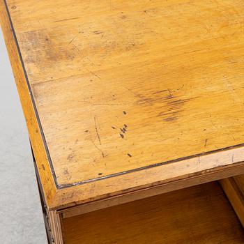 An oak Revolving bookcase by Trübner & Co, England, early 20th century.