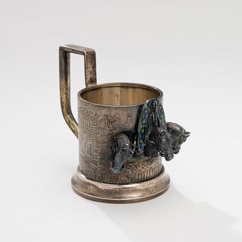 TEGLASHÅLLARE, silver och emalj, St.Petersburg 1895, Timothy Hesketh.