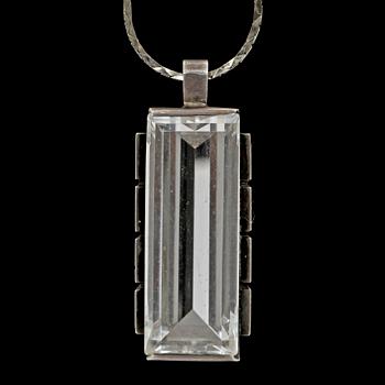 HÄNGE, silver med fasettslipad bergskristall, Per Emilsson, Lomma, 1941. Vikt 34 g.