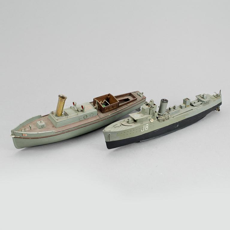 MODELLBÅTAR, 2 stycken, 1900-talets första hälft.