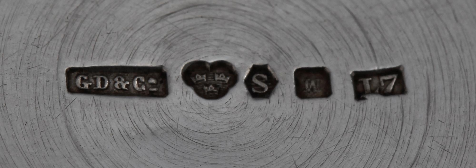 TOILETTEDOSOR, 3 st, silver, Eric Söderholm, Härnösand verksam 1827-1880 resp Gustaf Dahlgren & Co, Malmö 1913. Totalvikt ca 100 gram.