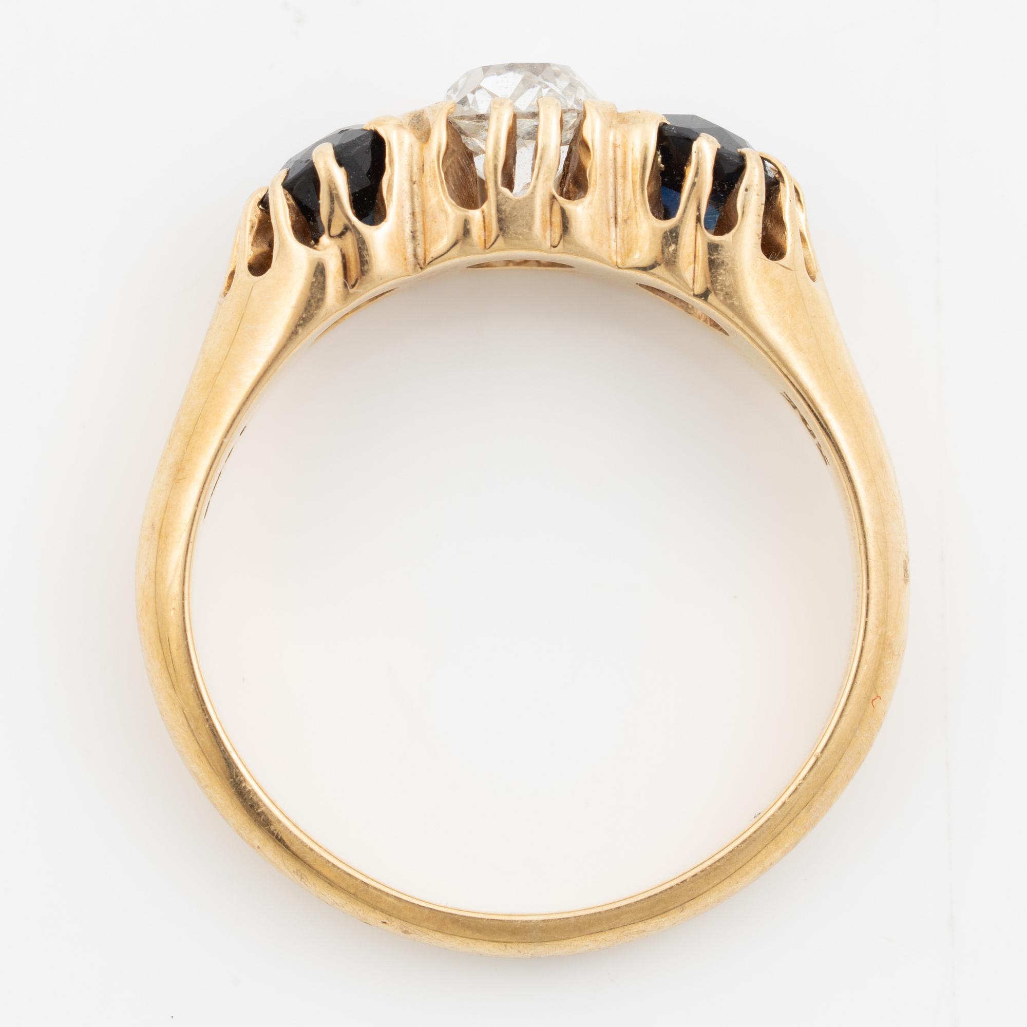 Ring 14K gold with an old-cut diamond and two blue stones.