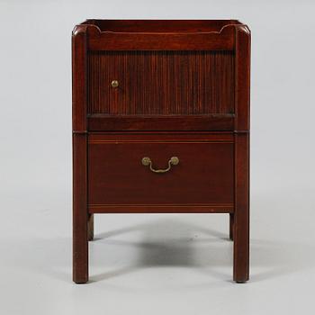 SIDOBORD, engelsk stil, 1900-talets första hälft.