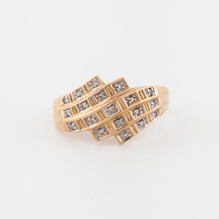 A single cut diamond ring.