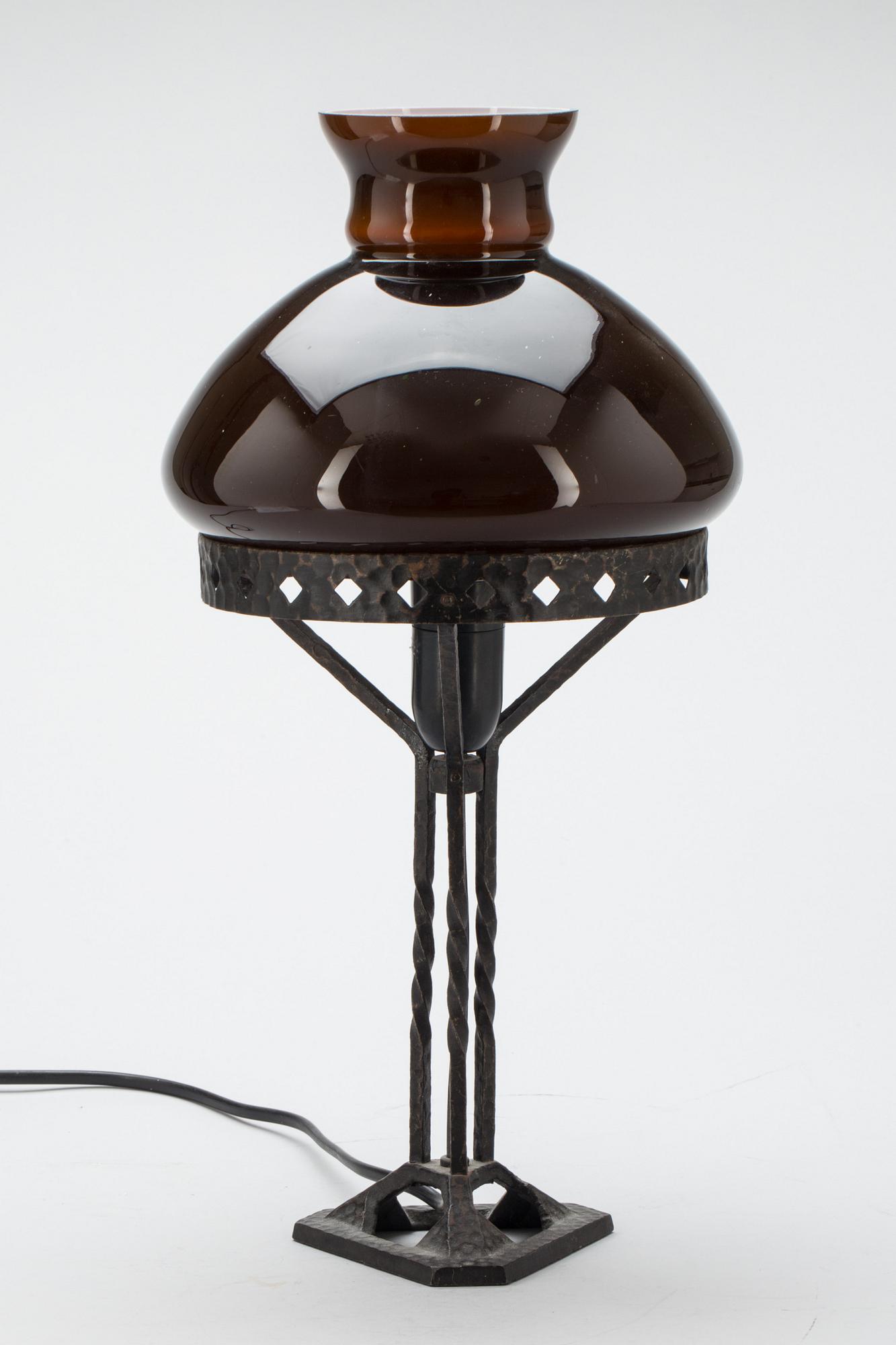 BORDSLAMPA, jugend, 1900-talets första del.