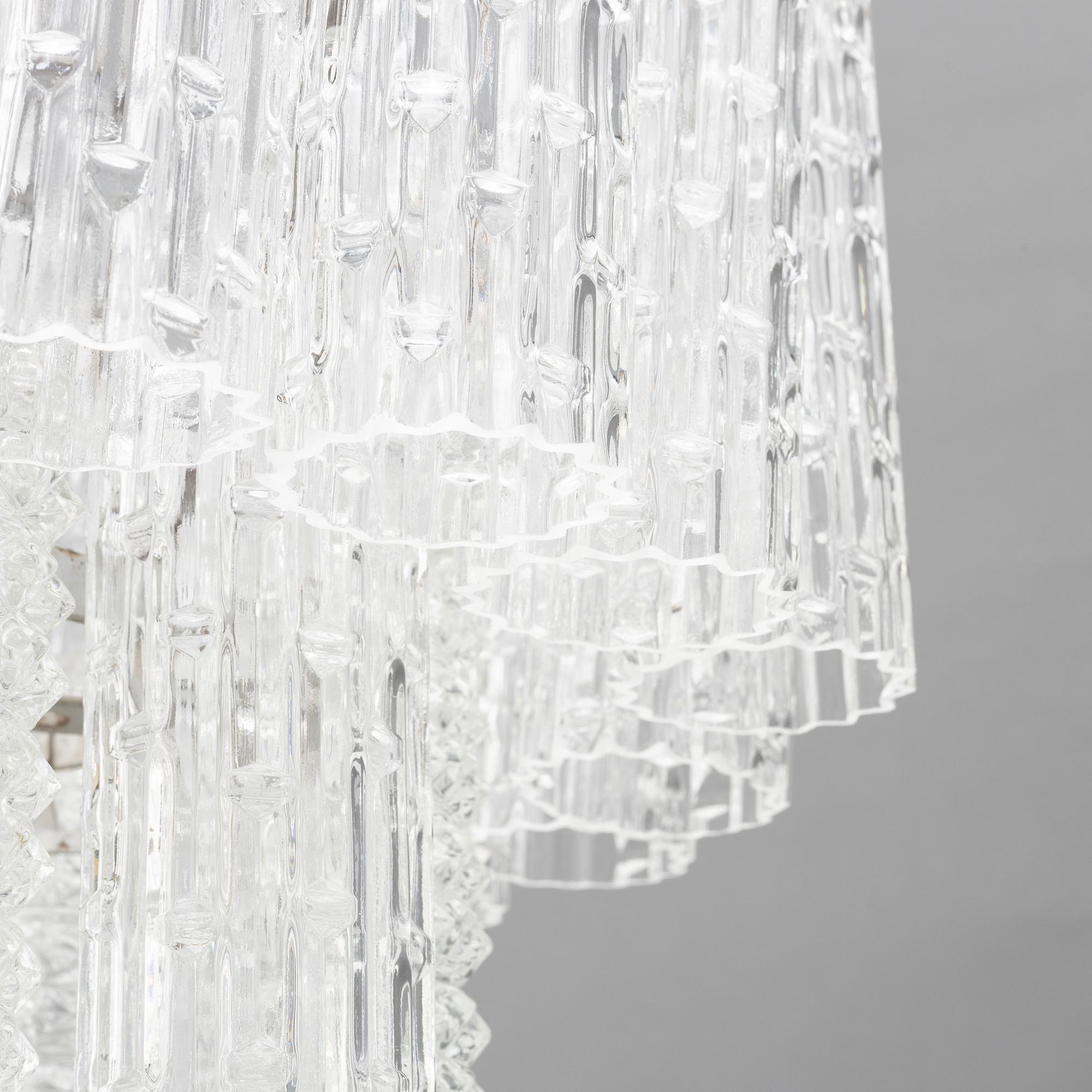 A chandelier, late 20th Century.