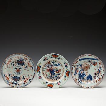 TALLRIKAR, 3 st, Kina, Imari dekor, 1700-tal.