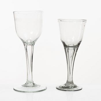 Starkvinsglas, 2 st, snarlika, 1700-tal.