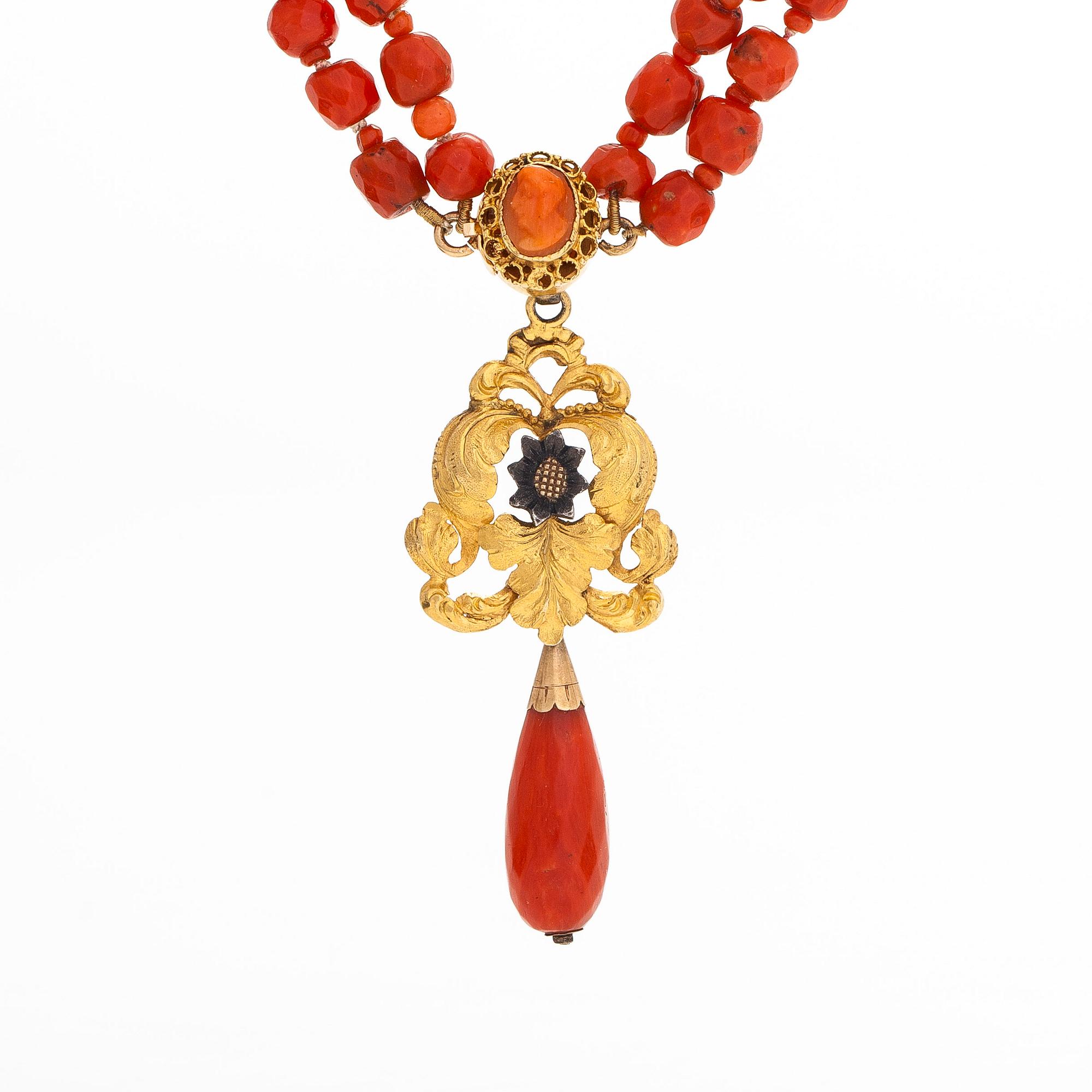 Necklace, 18K gold and coral. Probably around the turn of the century 1900.