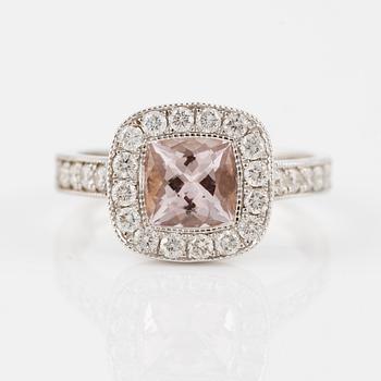 A ring in 14K gold with a faceted morganite and round brilliant-cut diamonds.