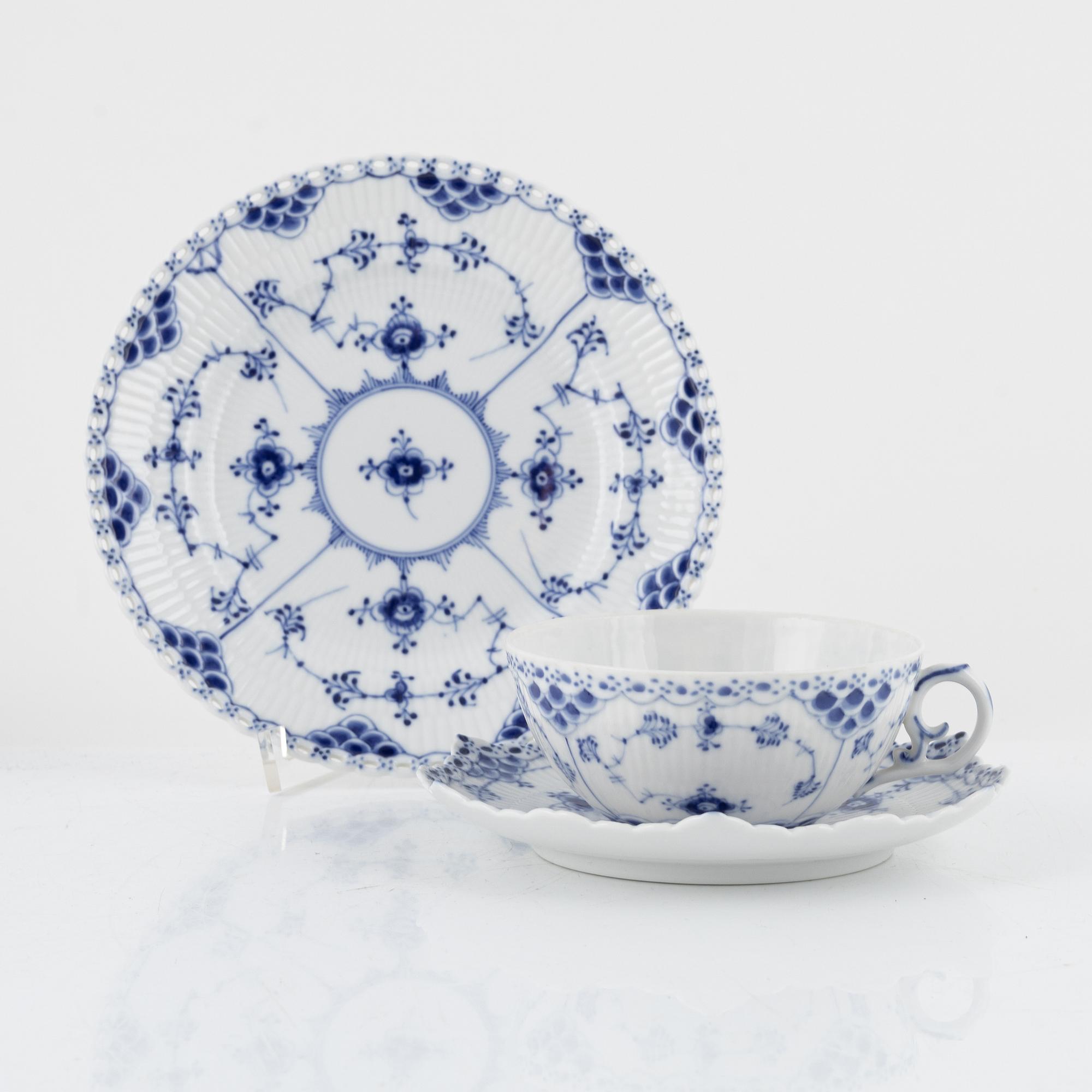 Servisdelar, 11 st, porslin, "Musselmalet", Royal Copenhagen, Danmark.
