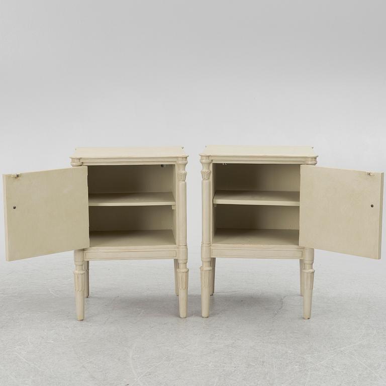 Sängbord, ett par, samtida.