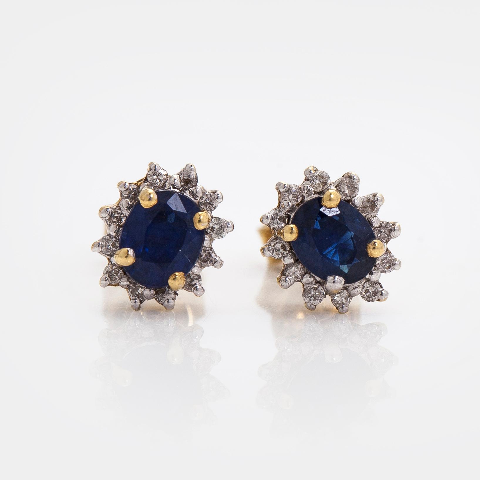 Örhängen, fasettslipade safirer, diamanter, 18K guld.