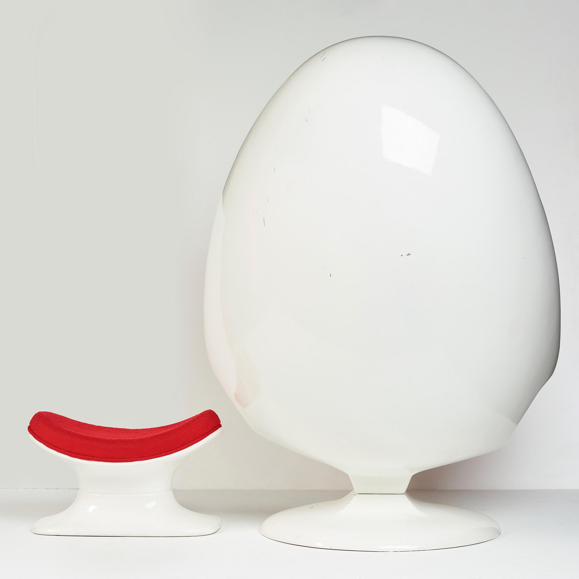 LEE WEST, "Egg Chair" fåtölj med fotpall, Lee West Inc. USA 1970-tal.