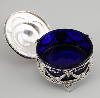 BONBONJÄR, silver, Tyskland, 1900-talets första hälft. Vikt ca 207 g.
