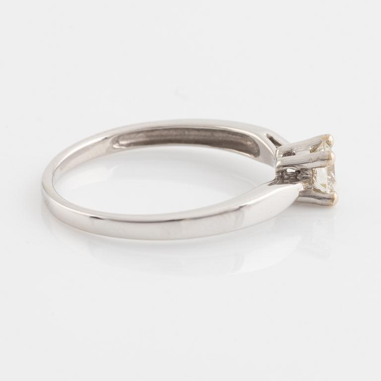 Brilliant cut diamond solitaire ring.