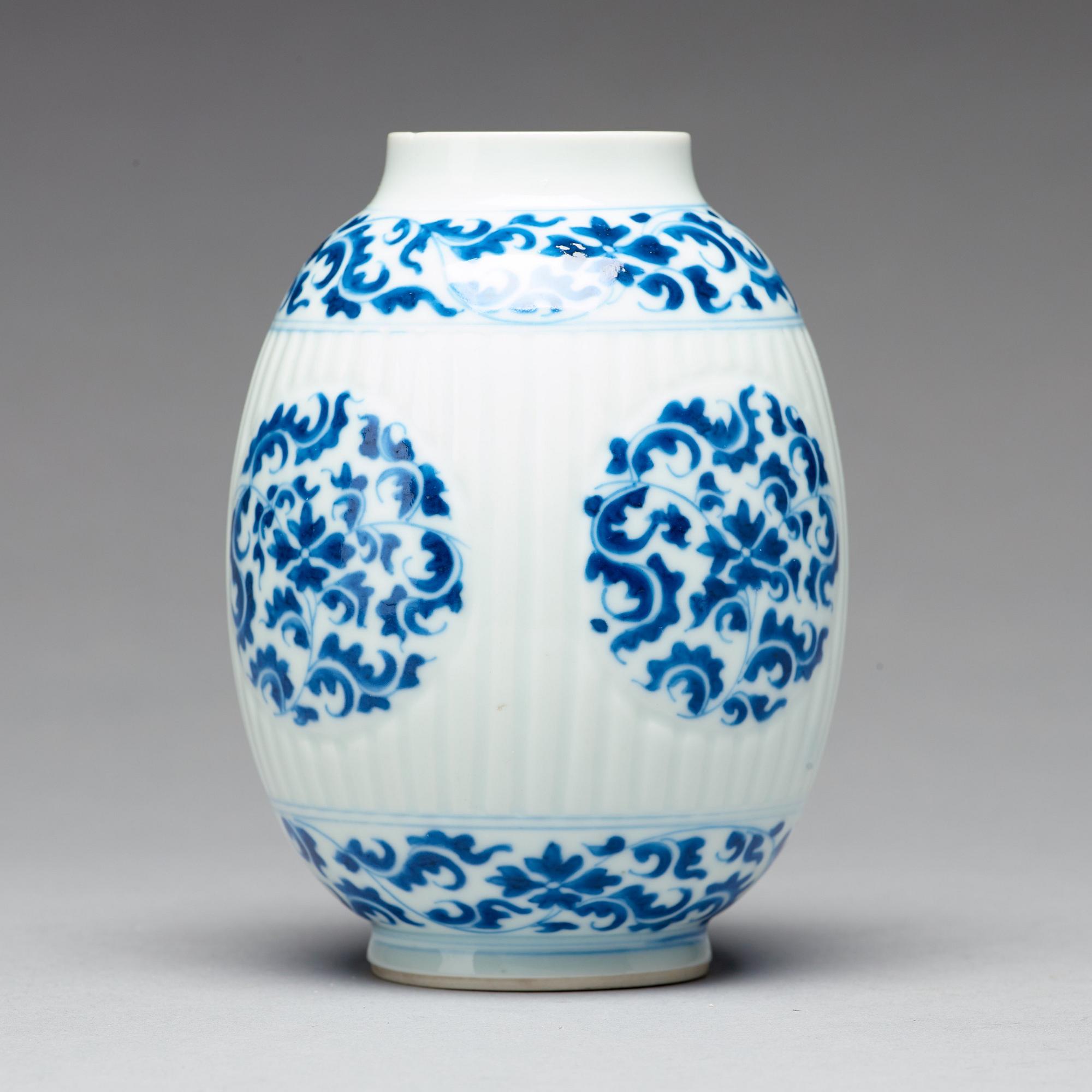 TEKRUKA, porslin. Qingdynastin, Kangxi (1662-1722).