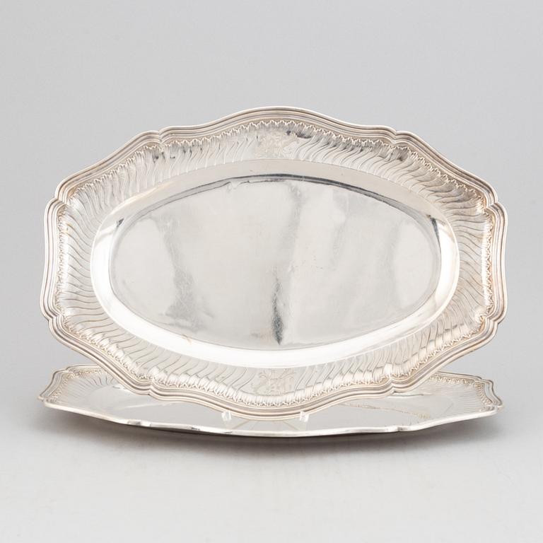 A pair of French Louis XV-style silver 950/1000 dishes. France second half of 19th century.